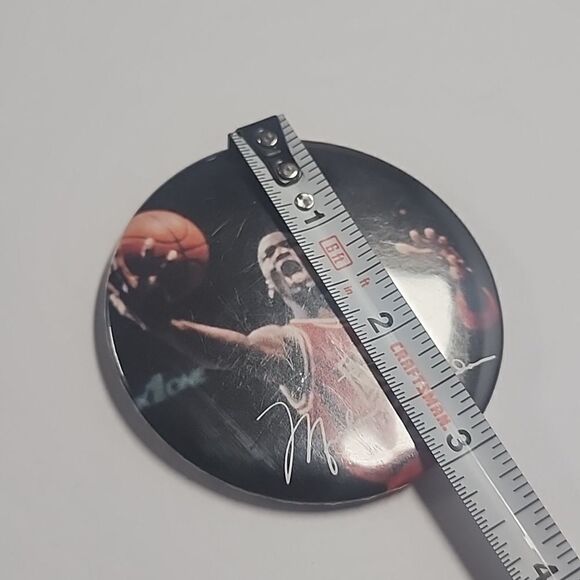 Michael Jordan Chicago Bulls vintage basketball pinback button Large size NBA - Picture 4 of 4